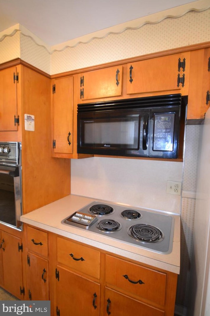 1102 Kings Hwy, Romansville PA  19320-1930 exterior