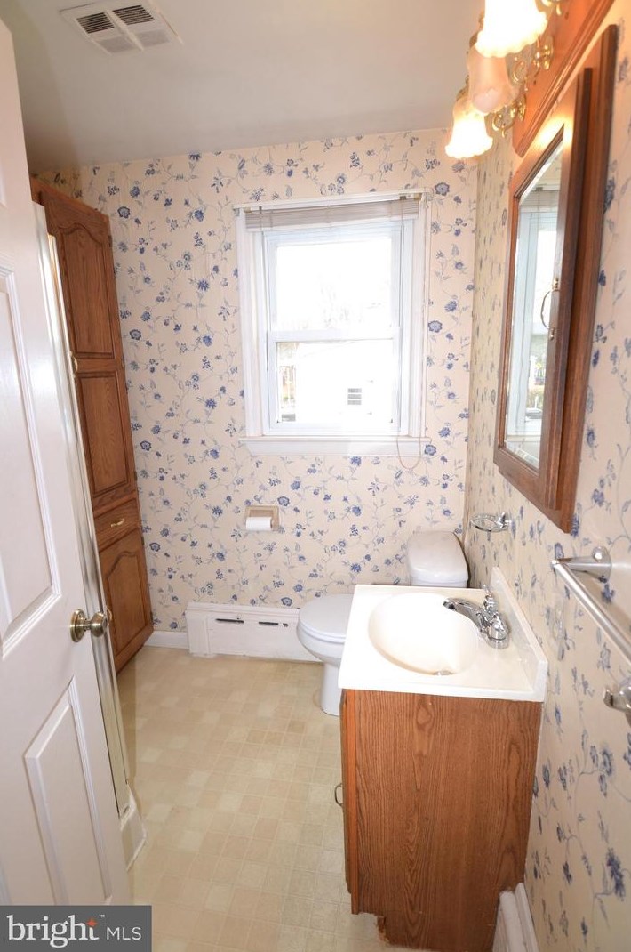 1102 Kings Hwy, Romansville PA  19320-1930 exterior