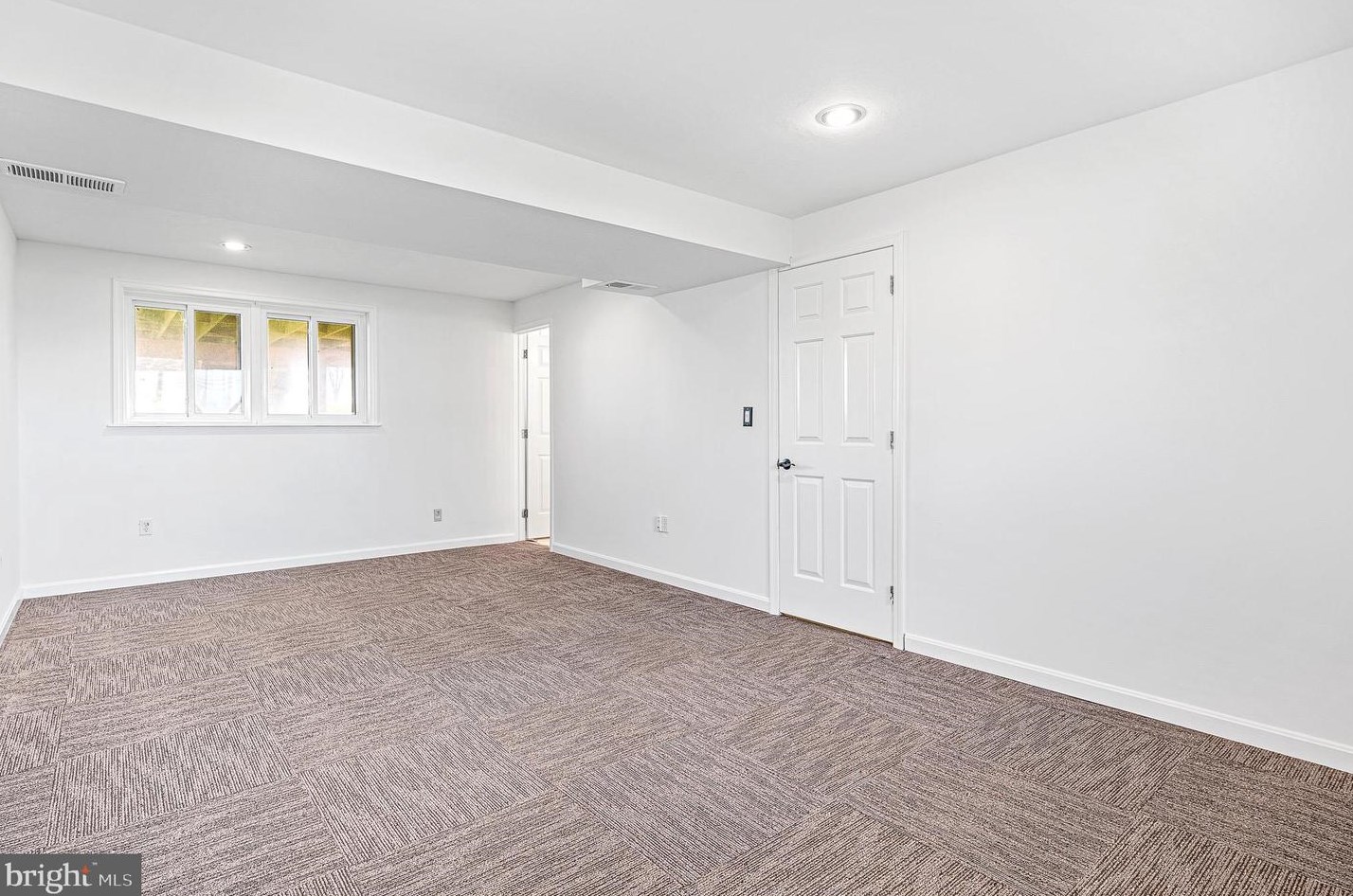 951 Little Elk Crk Rd, Oxford PA 19363-2814 exterior