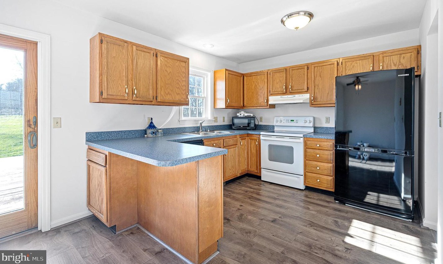 951 Little Elk Crk Rd, Oxford PA 19363-2814 exterior