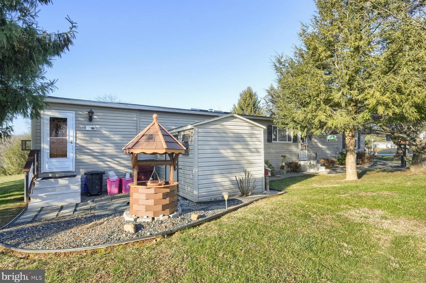 1018 Sunhigh Dr, West Chester PA  19380-1635 exterior