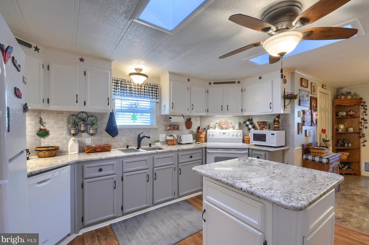 1018 Sunhigh Dr, West Chester PA  19380-1635 exterior