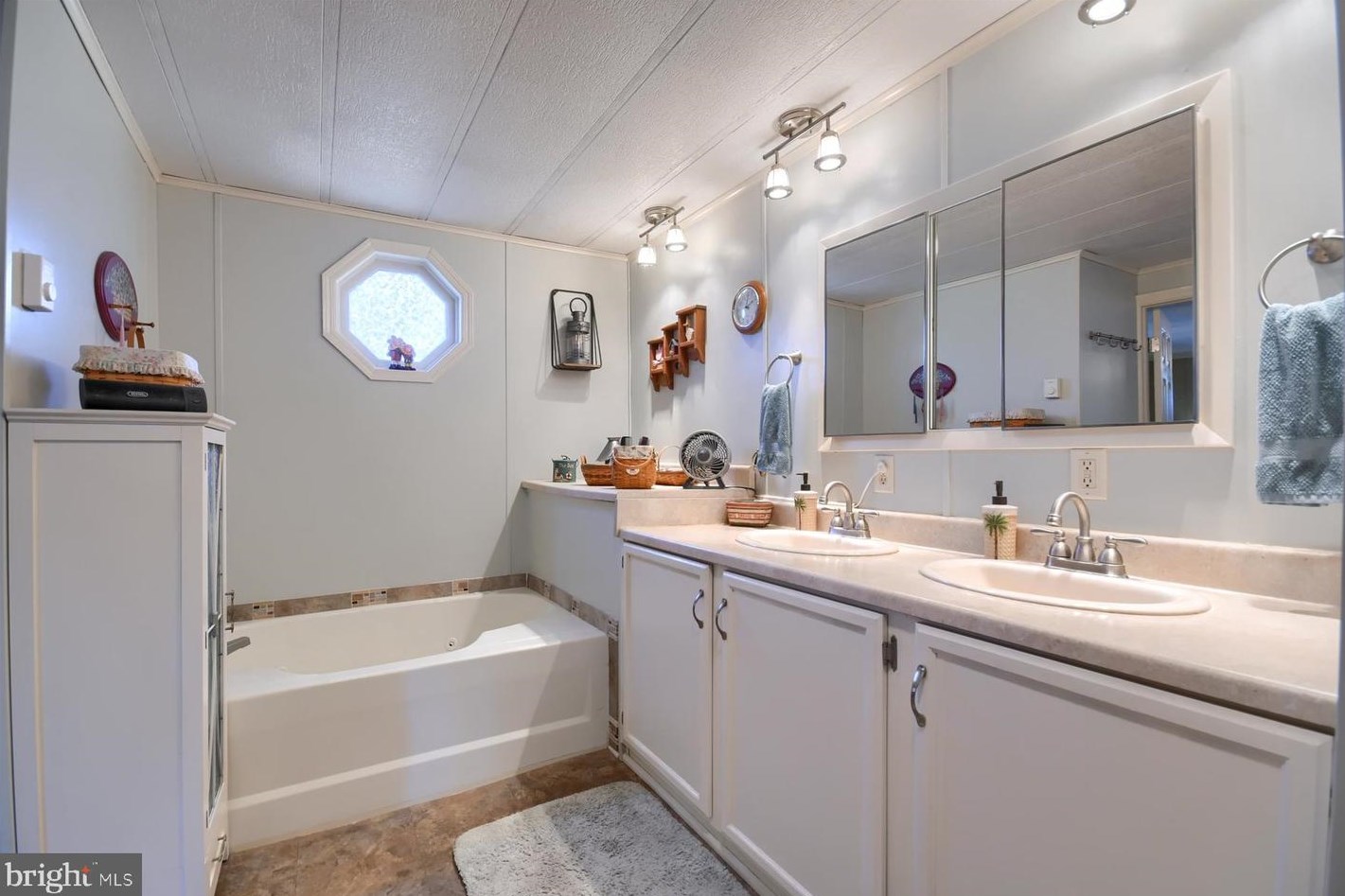 1018 Sunhigh Dr, West Chester PA  19380-1635 exterior