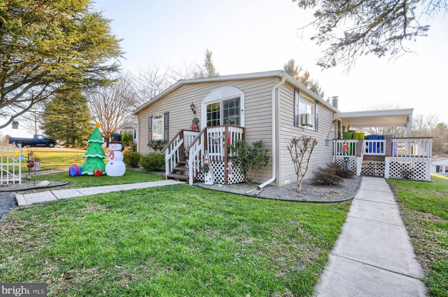 1018 Sunhigh Dr, West Chester PA  19380-1635 exterior