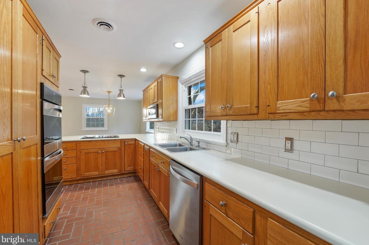 914 Springwood Dr, West Chester PA  19382-2122 exterior