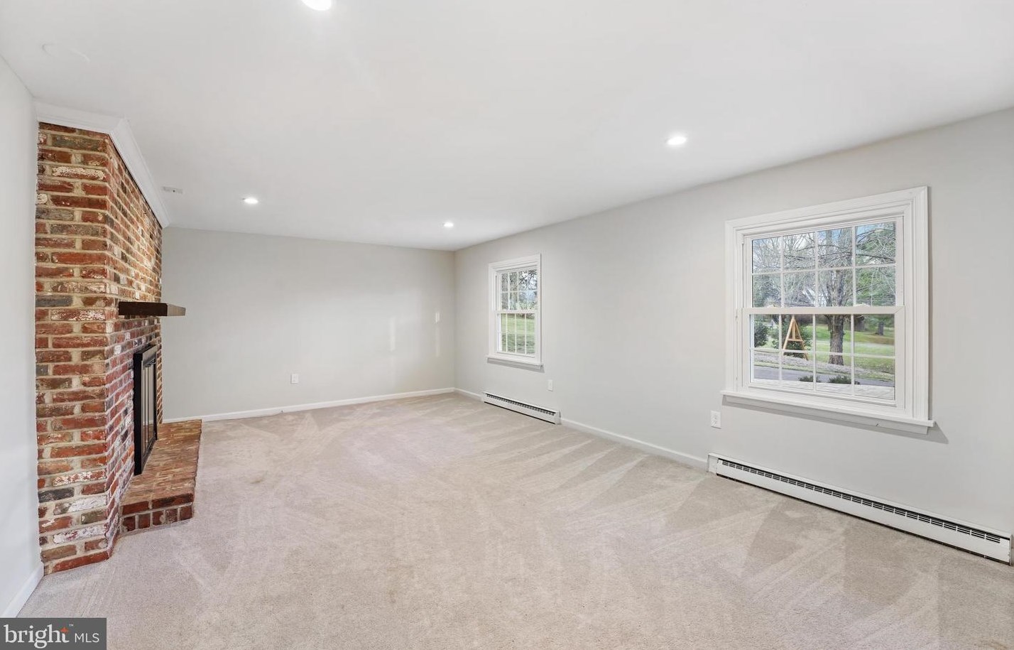 914 Springwood Dr, West Chester PA  19382-2122 exterior