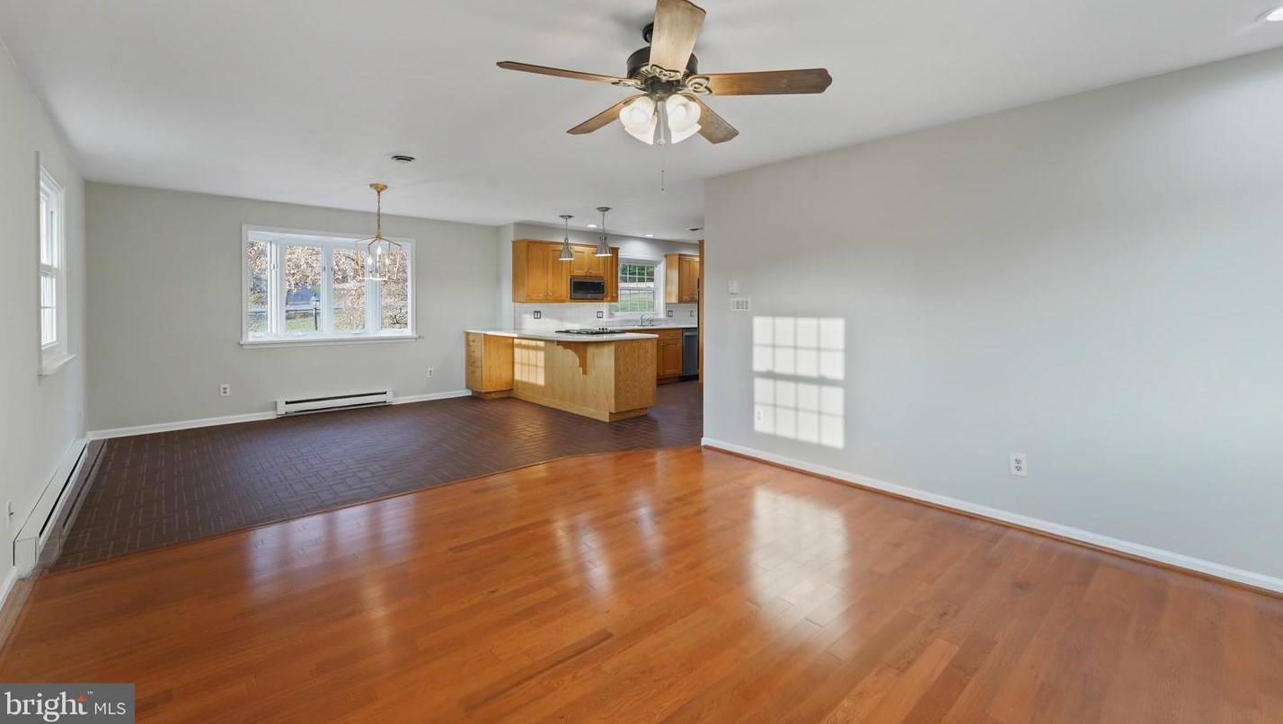 914 Springwood Dr, West Chester PA  19382-2122 exterior