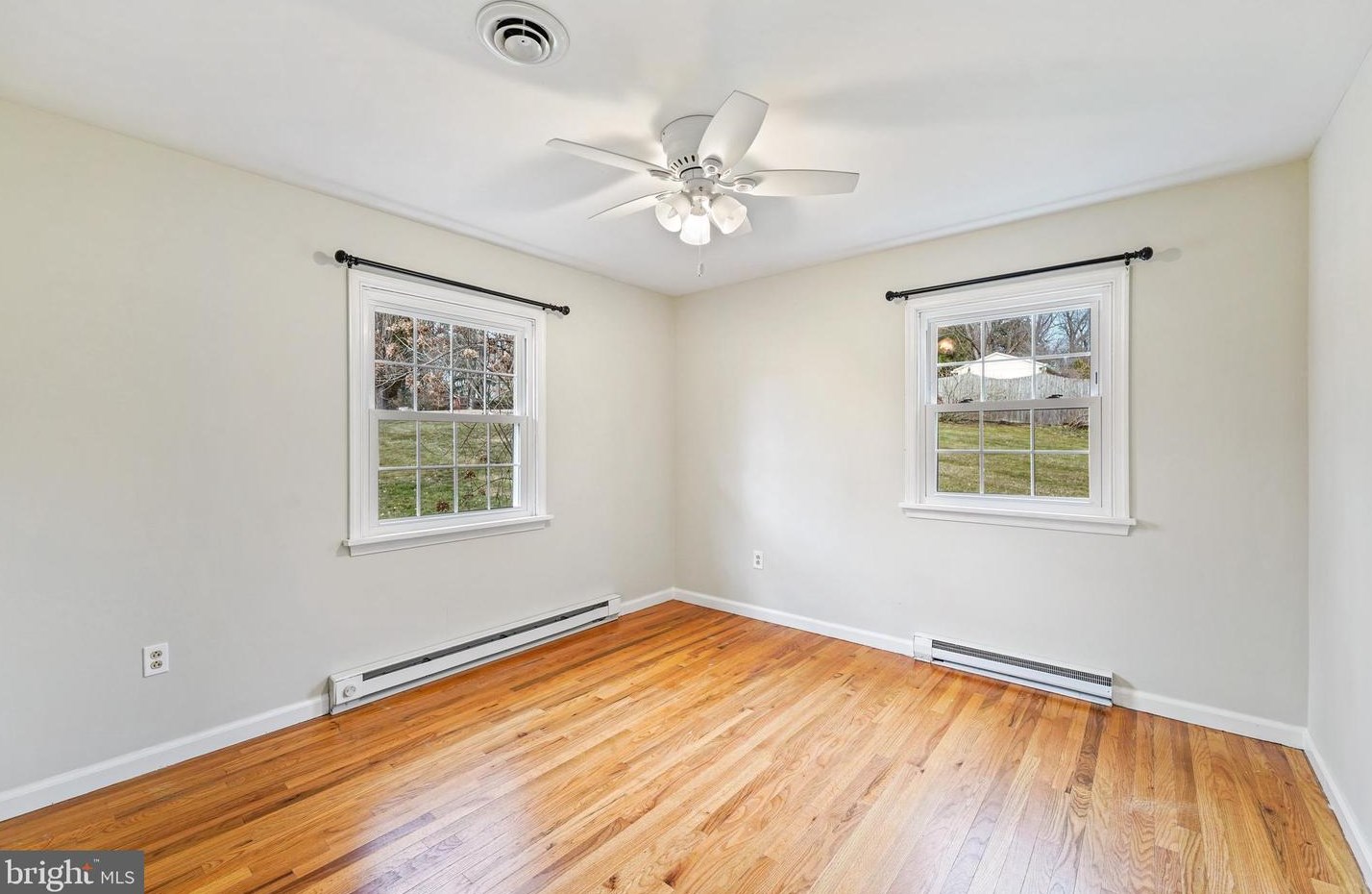 914 Springwood Dr, West Chester PA  19382-2122 exterior