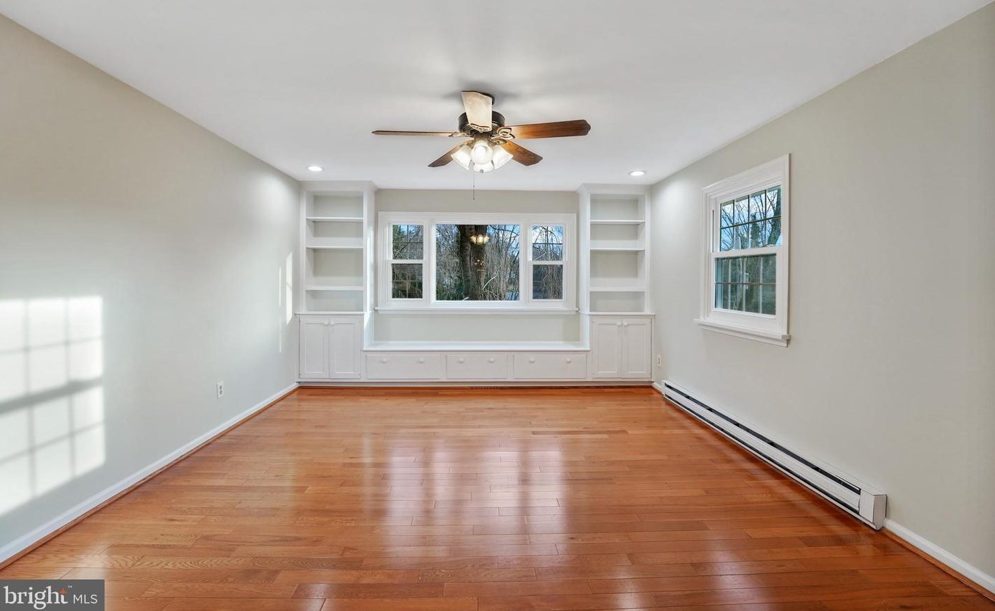 914 Springwood Dr, West Chester PA  19382-2122 exterior