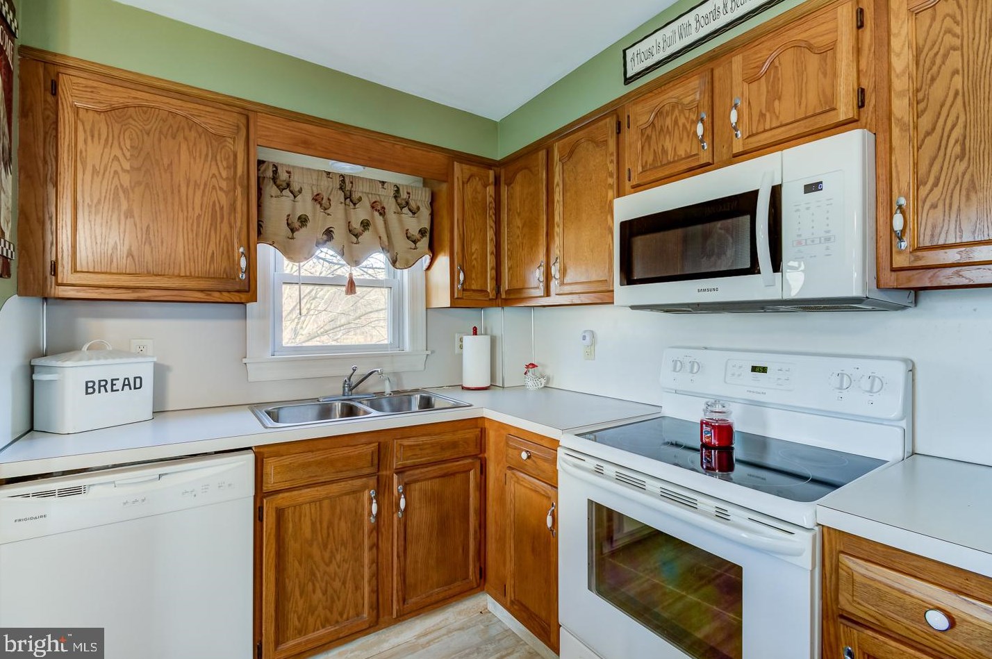 123 Chatham St, Avondale PA  19311-1137 exterior