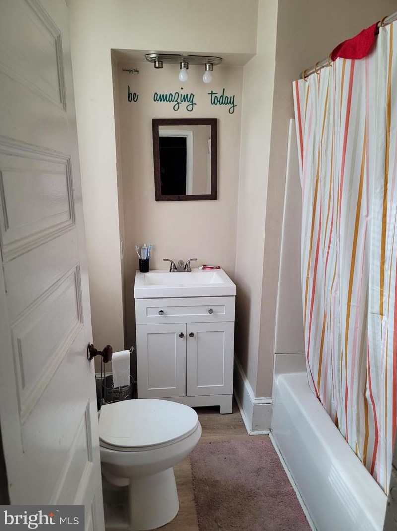 384 Chestnut St, Coatesville PA  19320-3203 exterior