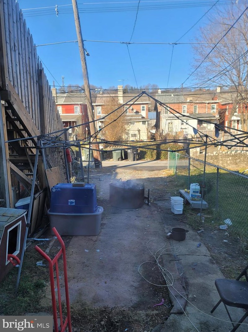 585 Chestnut St, Coatesville PA  19320-3214 exterior