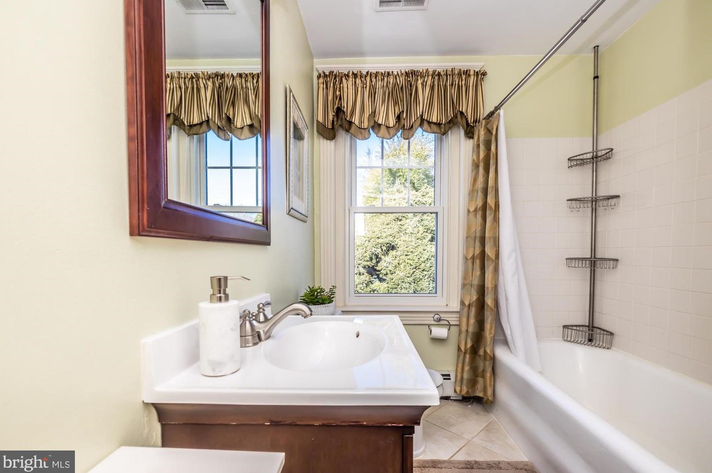 609 Sharpless St, West Chester PA  19382-3542 exterior