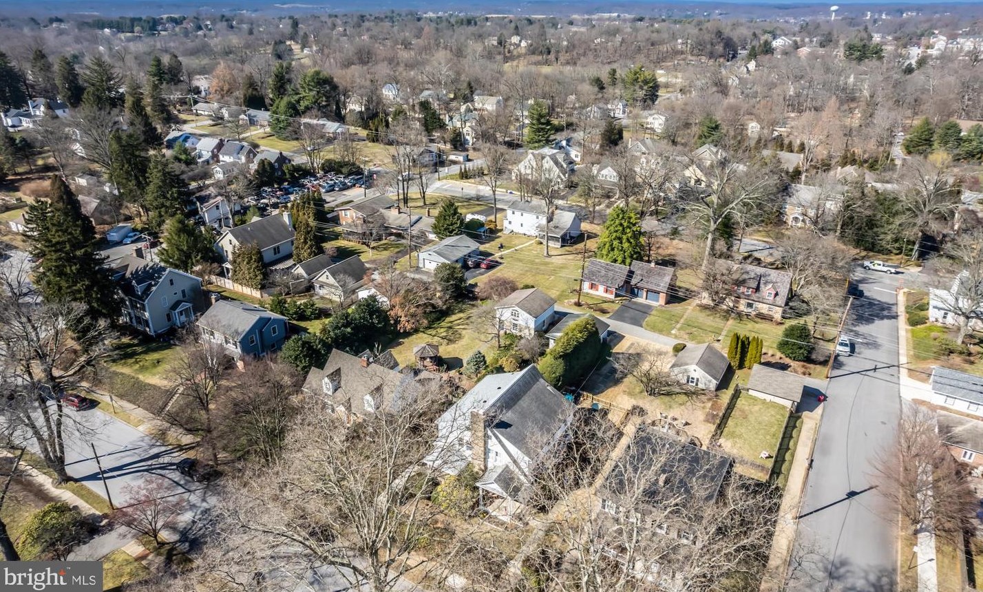 609 Sharpless St, West Chester PA  19382-3542 exterior