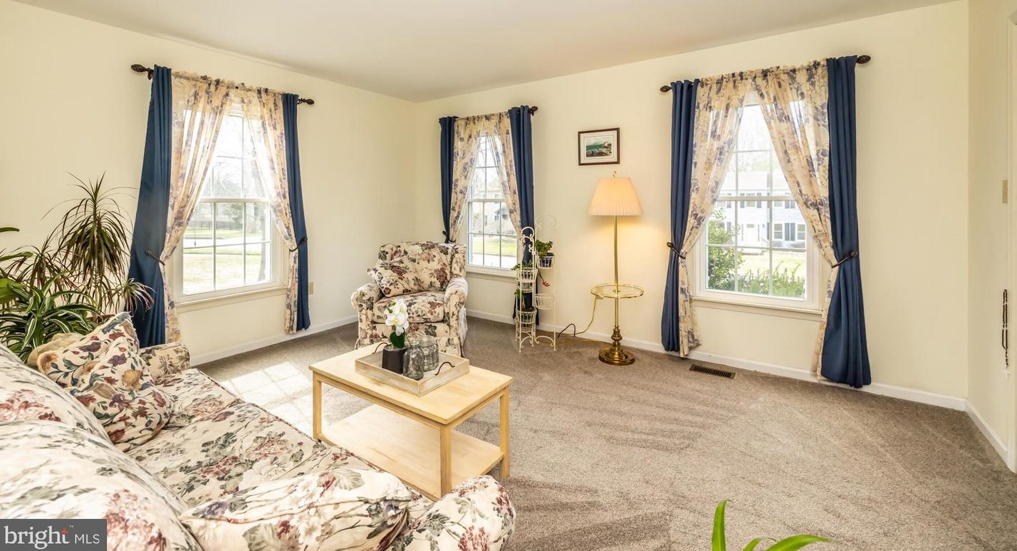 321 Courtney Cir, West Chester PA  19382-4871 exterior