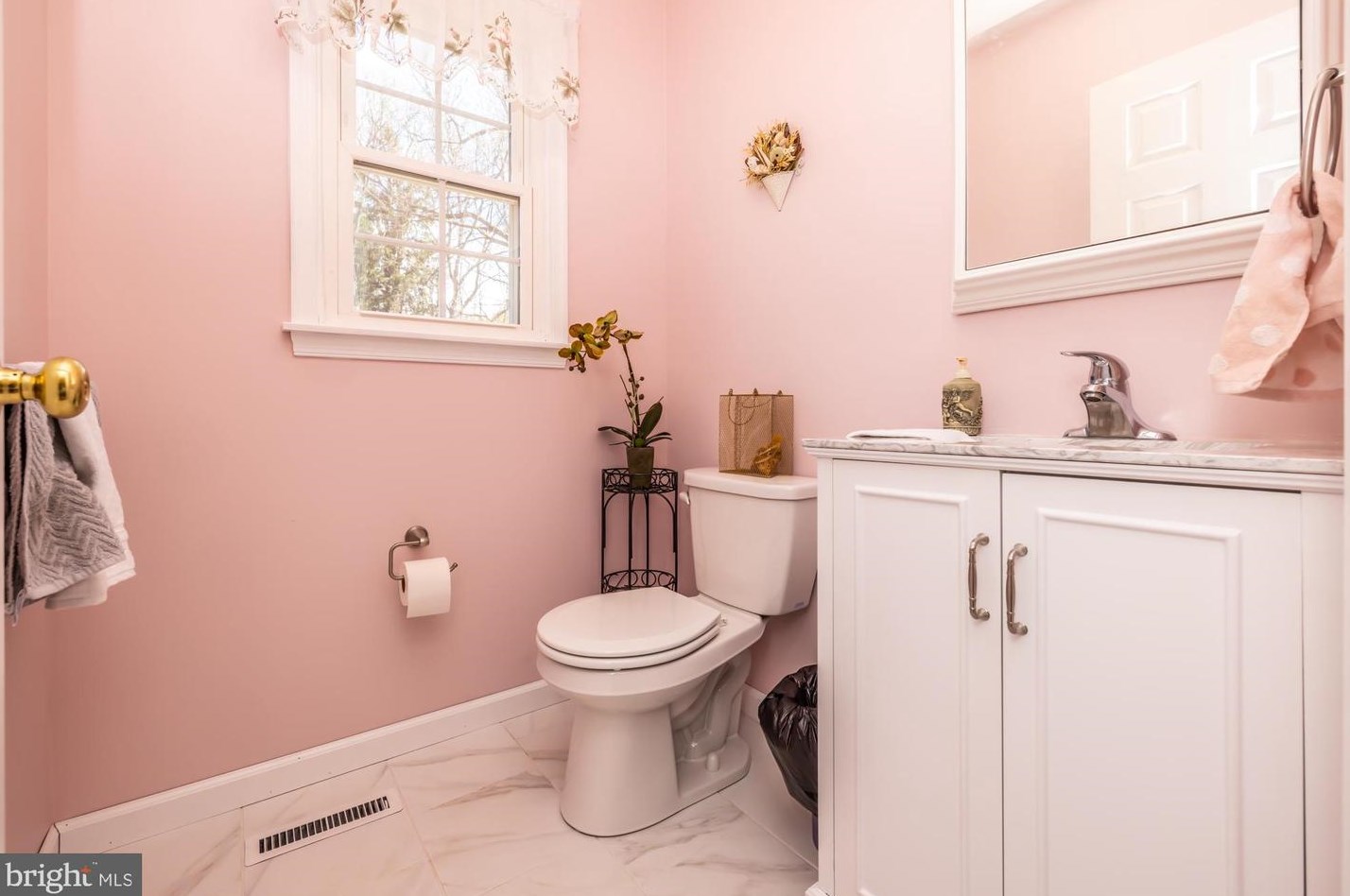 321 Courtney Cir, West Chester PA  19382-4871 exterior