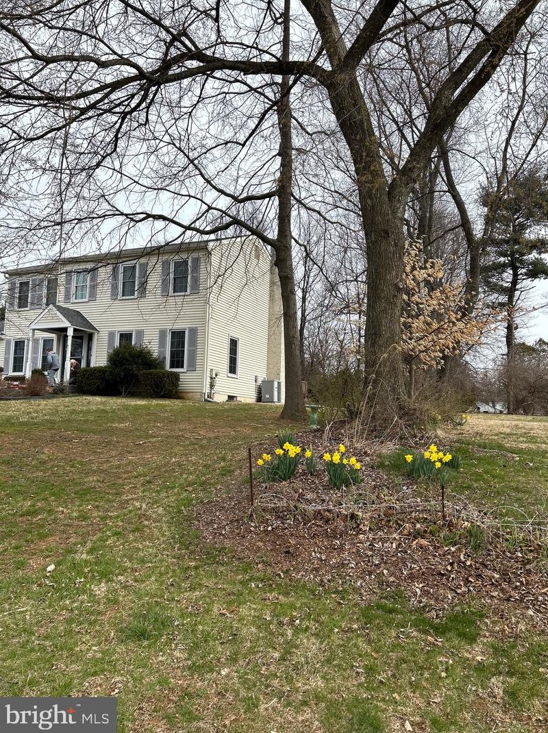 321 Courtney Cir, West Chester PA  19382-4871 exterior