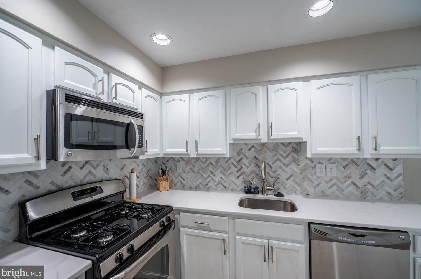 563 Saxony Dr, Exton PA  19341-2067 exterior