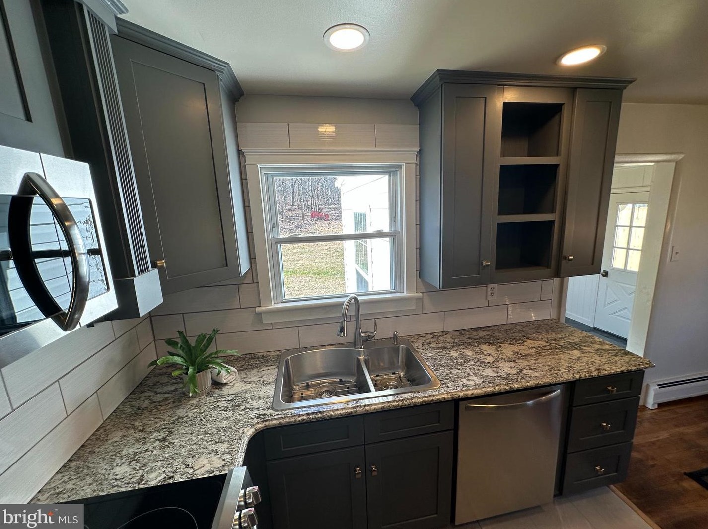 554 Twin County Rd, Honey Brook PA  19344-1323 exterior