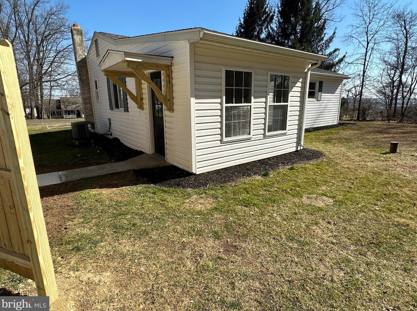 554 Twin County Rd, Honey Brook PA  19344-1323 exterior