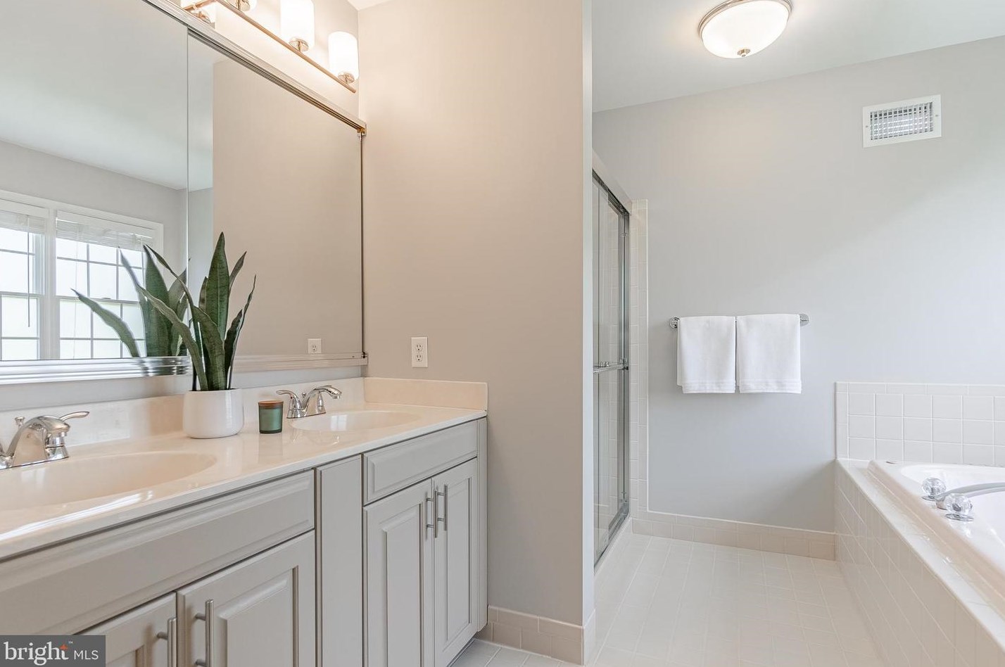 203 Southside Cir, Downingtown PA  19335-4428 exterior