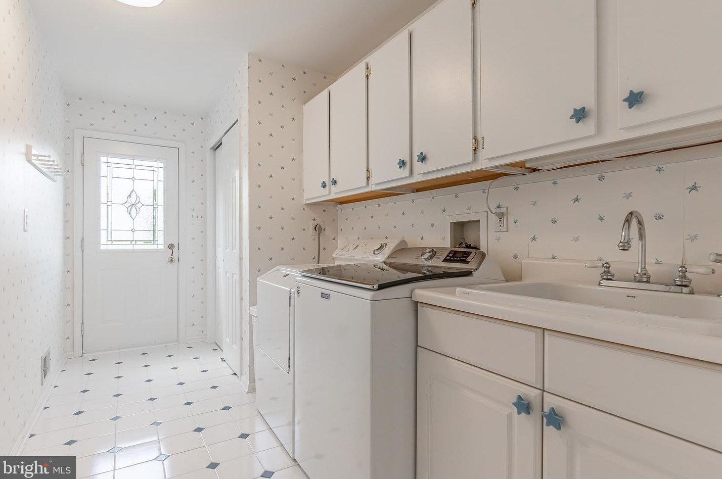 203 Southside Cir, Downingtown PA  19335-4428 exterior