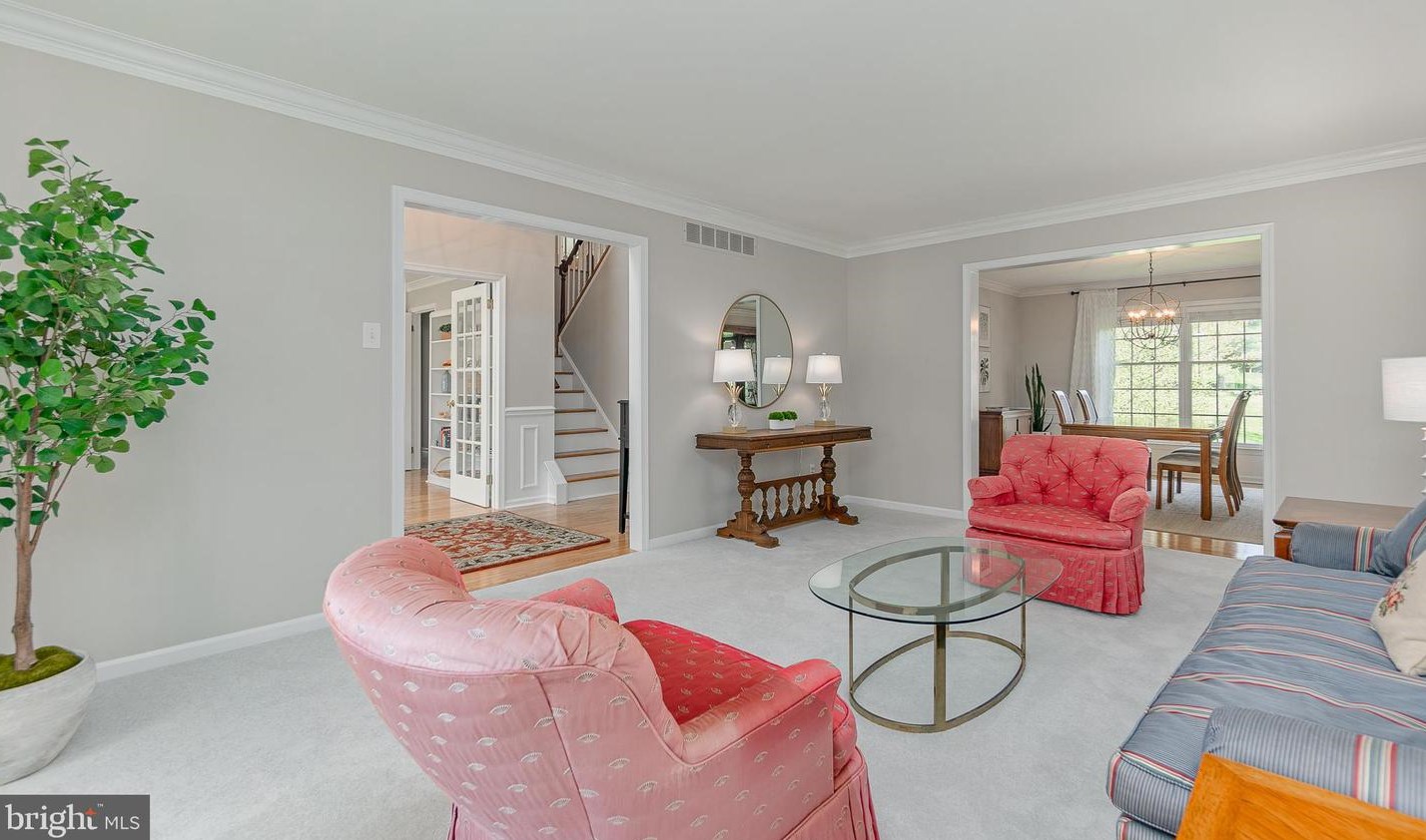 203 Southside Cir, Downingtown PA  19335-4428 exterior