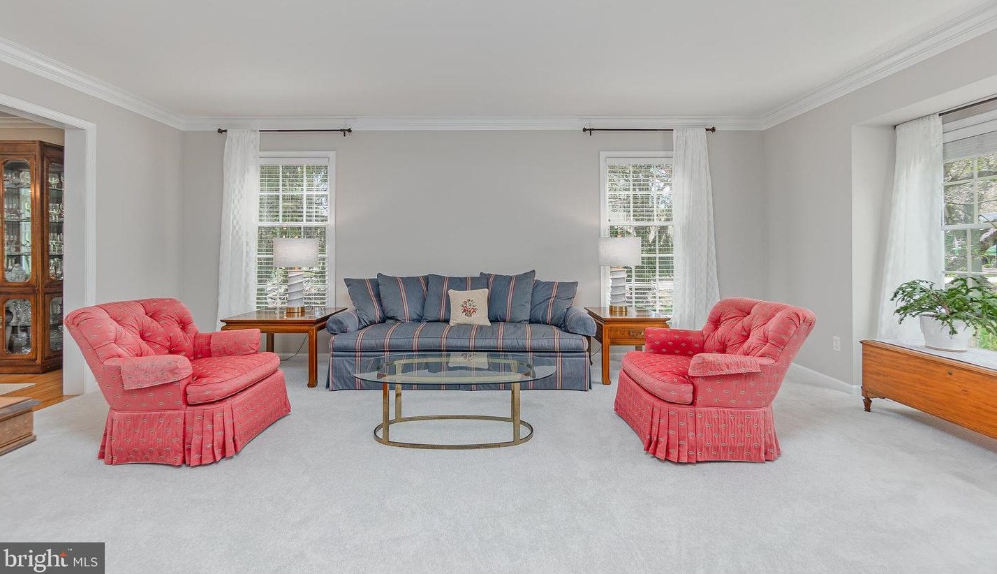 203 Southside Cir, Downingtown PA  19335-4428 exterior