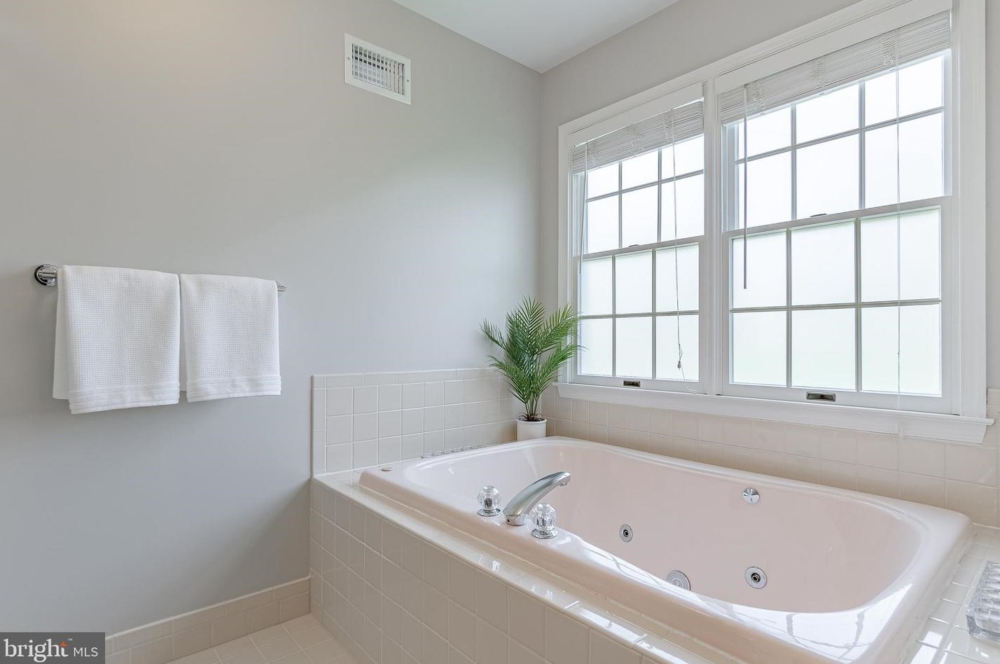 203 Southside Cir, Downingtown PA  19335-4428 exterior