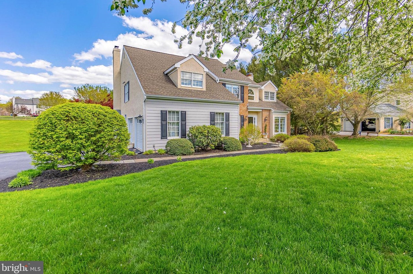 203 Southside Cir, Downingtown PA  19335-4428 exterior