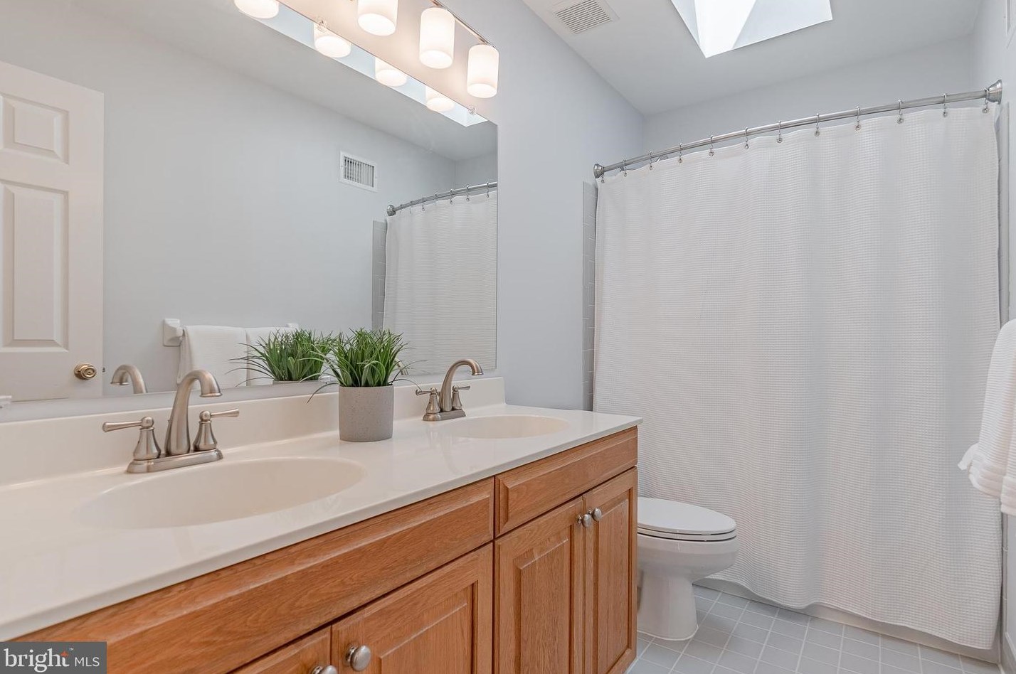 203 Southside Cir, Downingtown PA  19335-4428 exterior