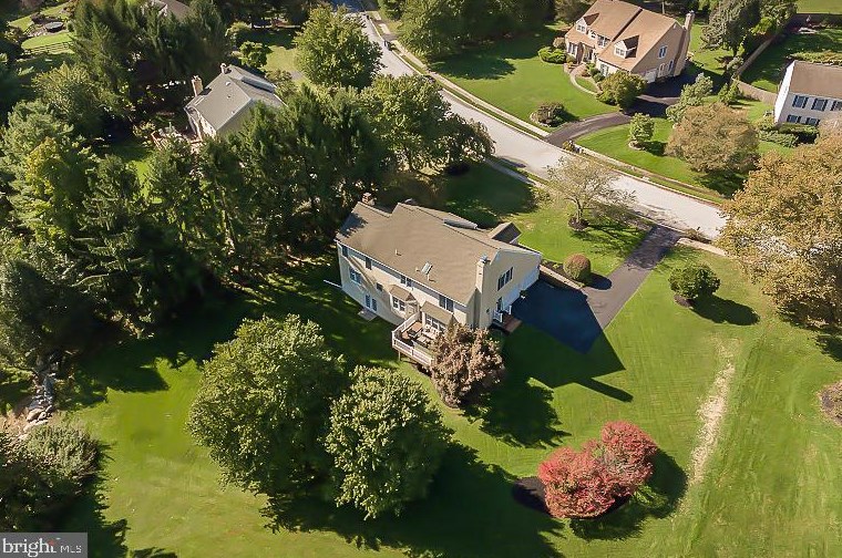 203 Southside Cir, Downingtown PA  19335-4428 exterior