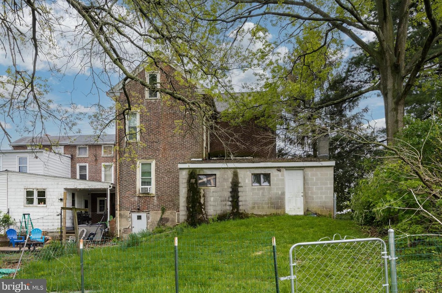 237 Chestnut St, Spring City PA  19475-1920 exterior