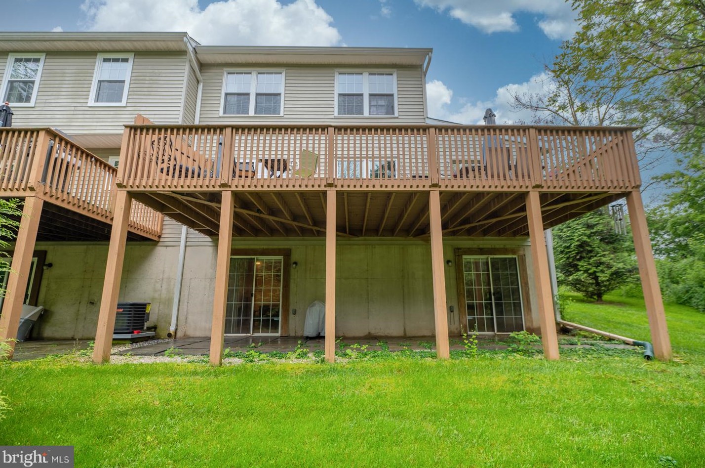 890 Amber Ln, West Chester PA  19382-2241 exterior