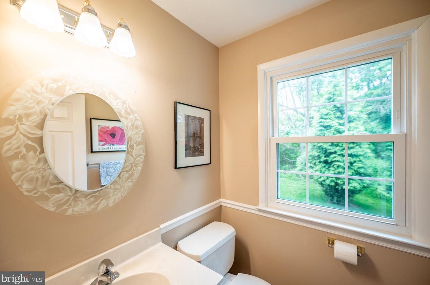 890 Amber Ln, West Chester PA  19382-2241 exterior