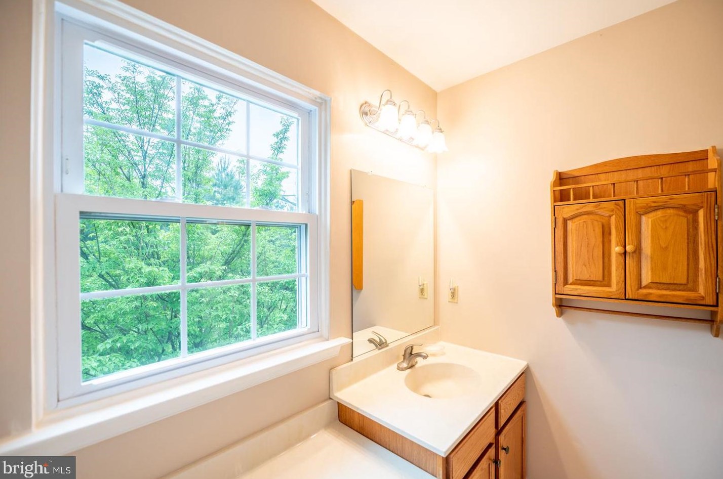890 Amber Ln, West Chester PA  19382-2241 exterior