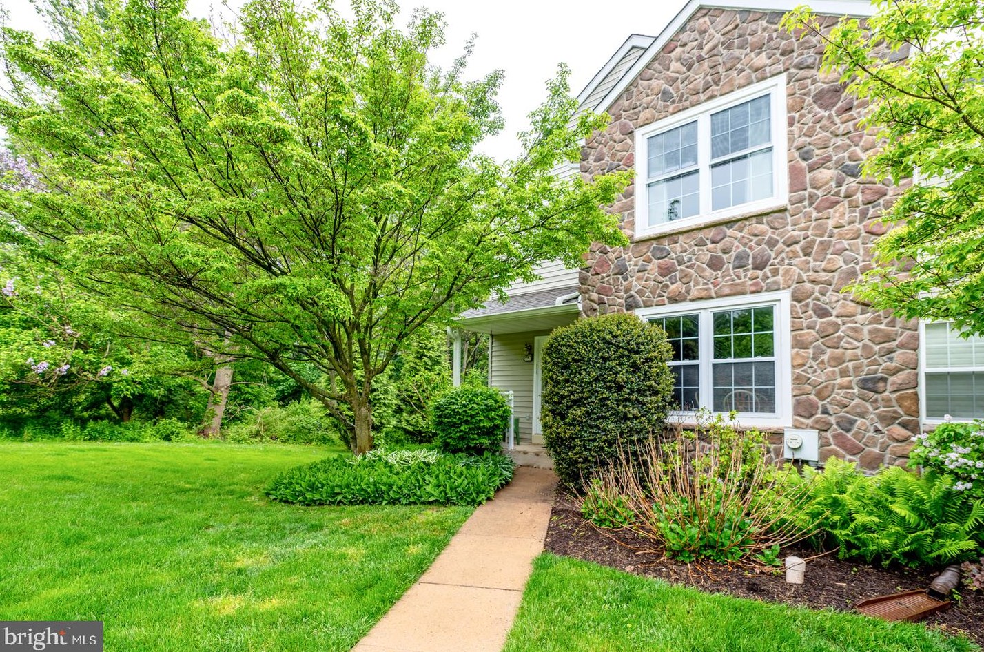 890 Amber Ln, West Chester PA  19382-2241 exterior