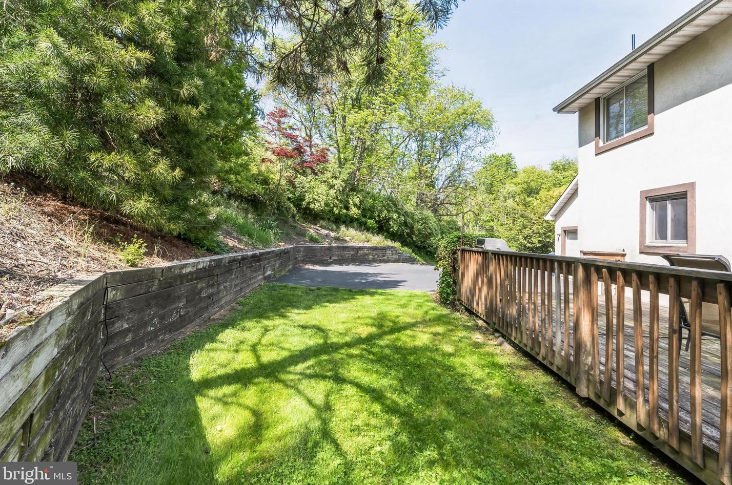 1441 Williamsburg Dr, West Chester PA  19382-6835 exterior