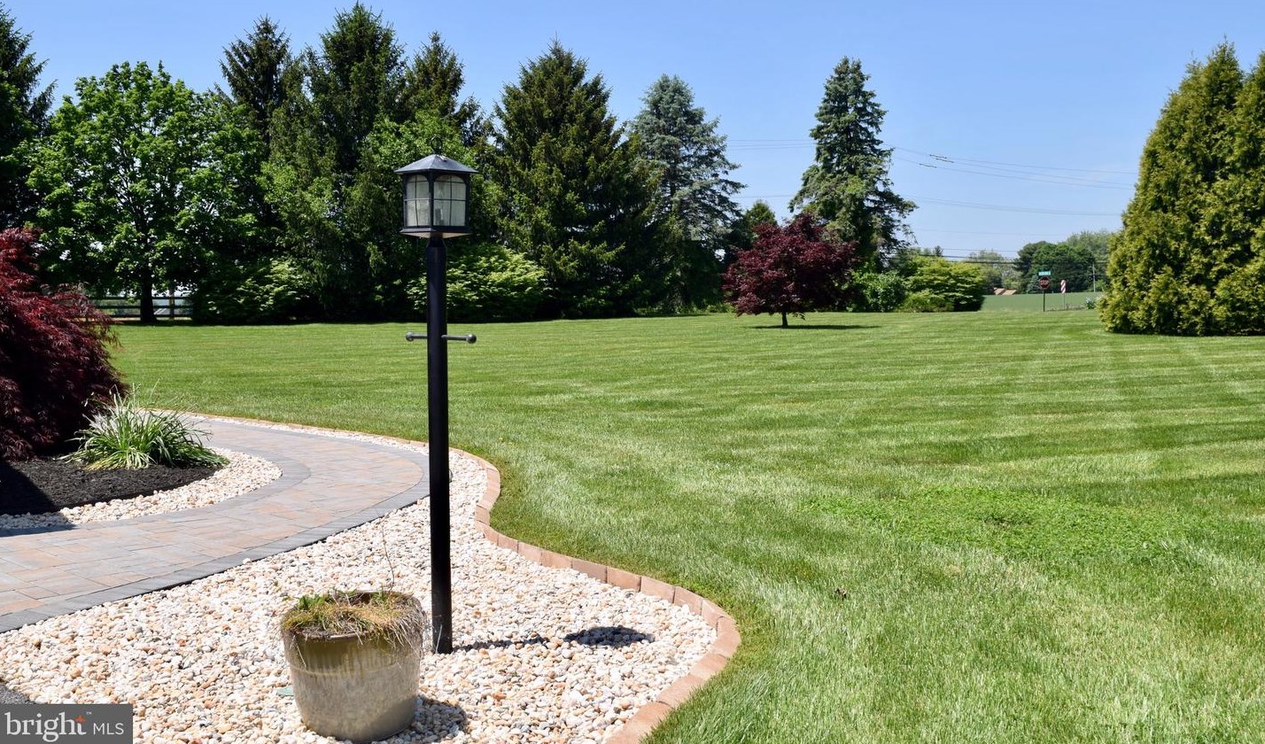 8 Meadow Wood Ln, Landenberg, PA 19350