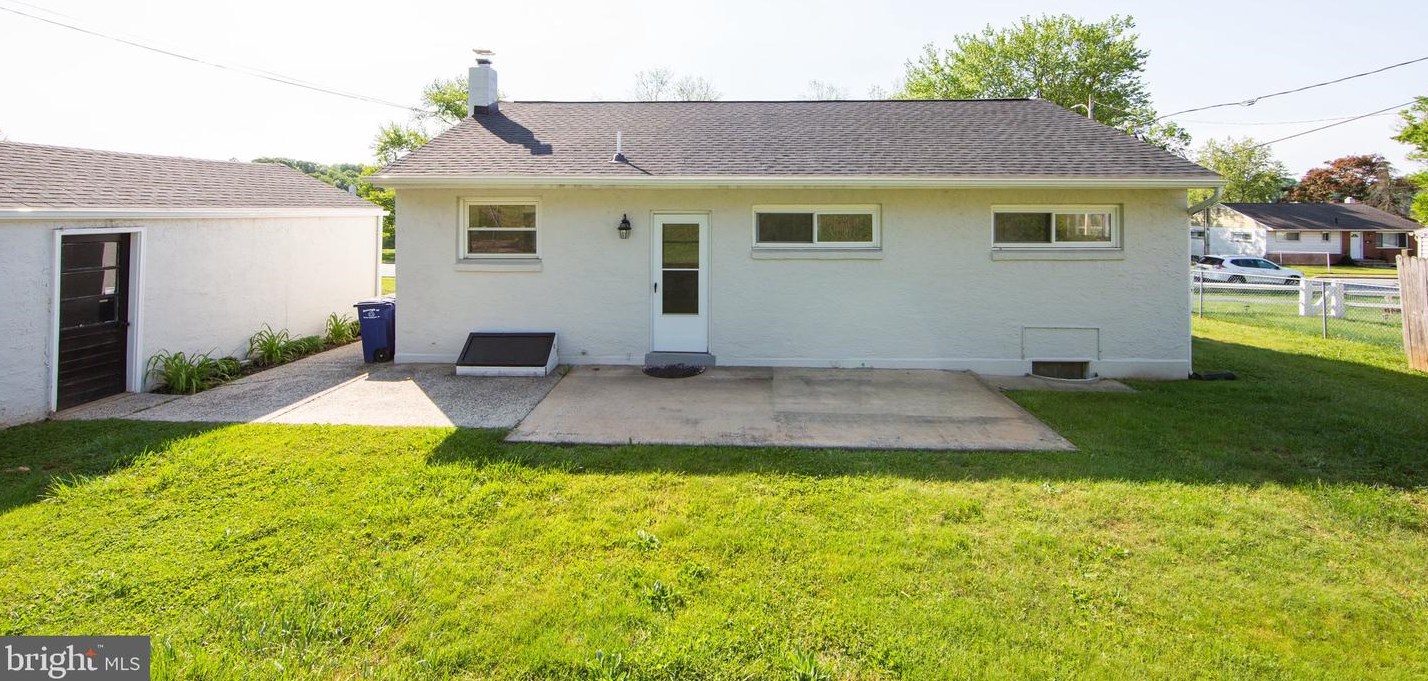44 Penn Ave, Coatesville PA  19320-3923 exterior