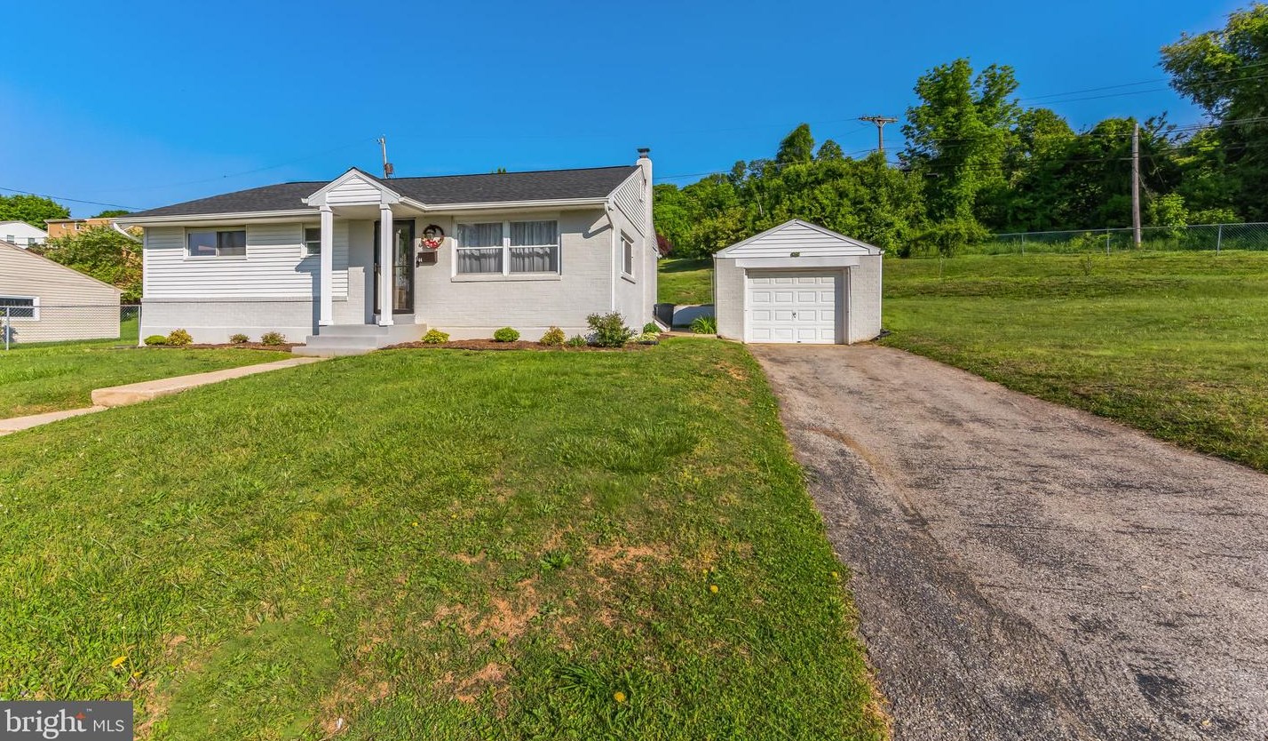 44 Penn Ave, Coatesville PA  19320-3923 exterior
