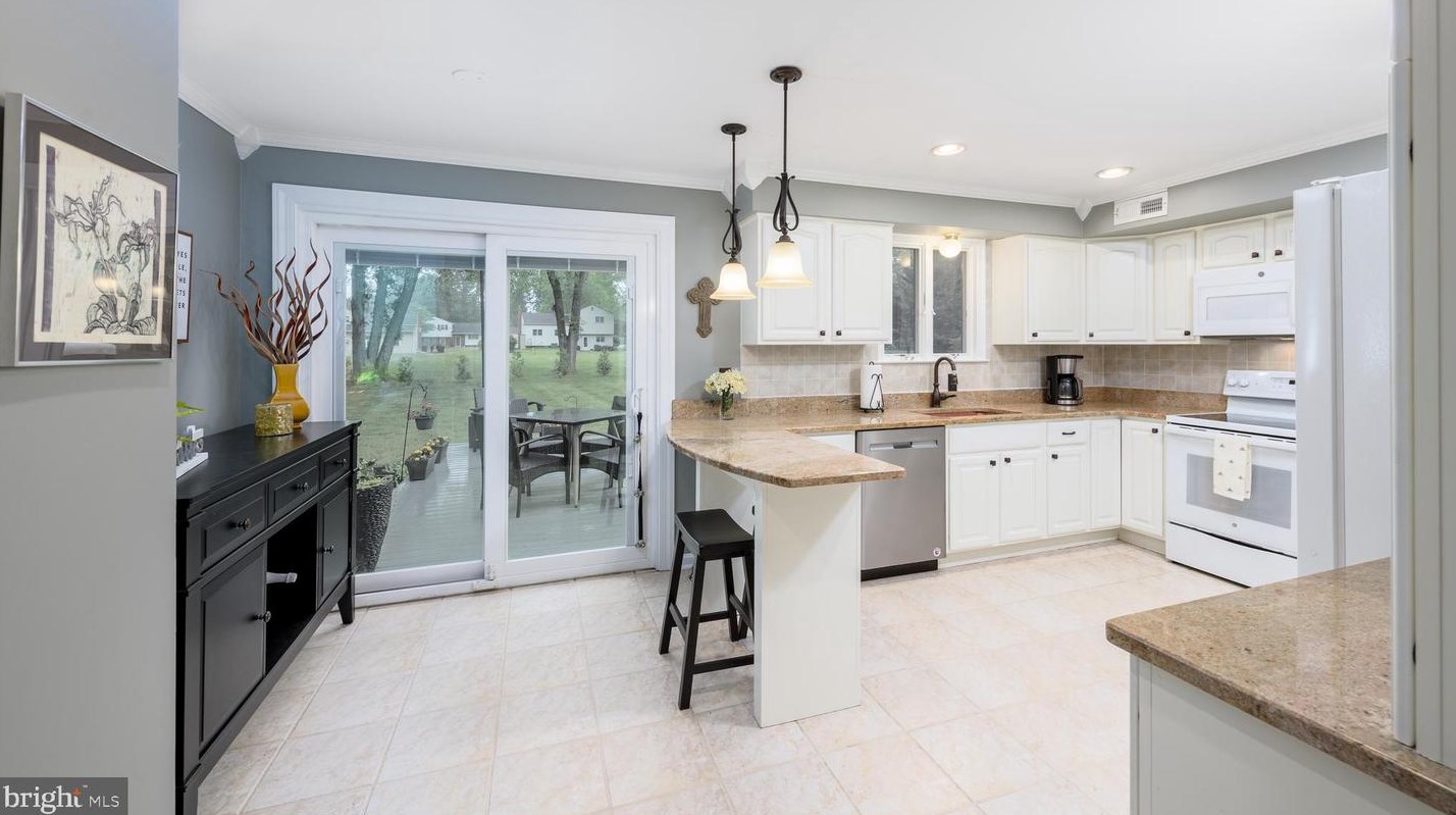 106 Glendale Rd, Exton PA 19341-1542 exterior