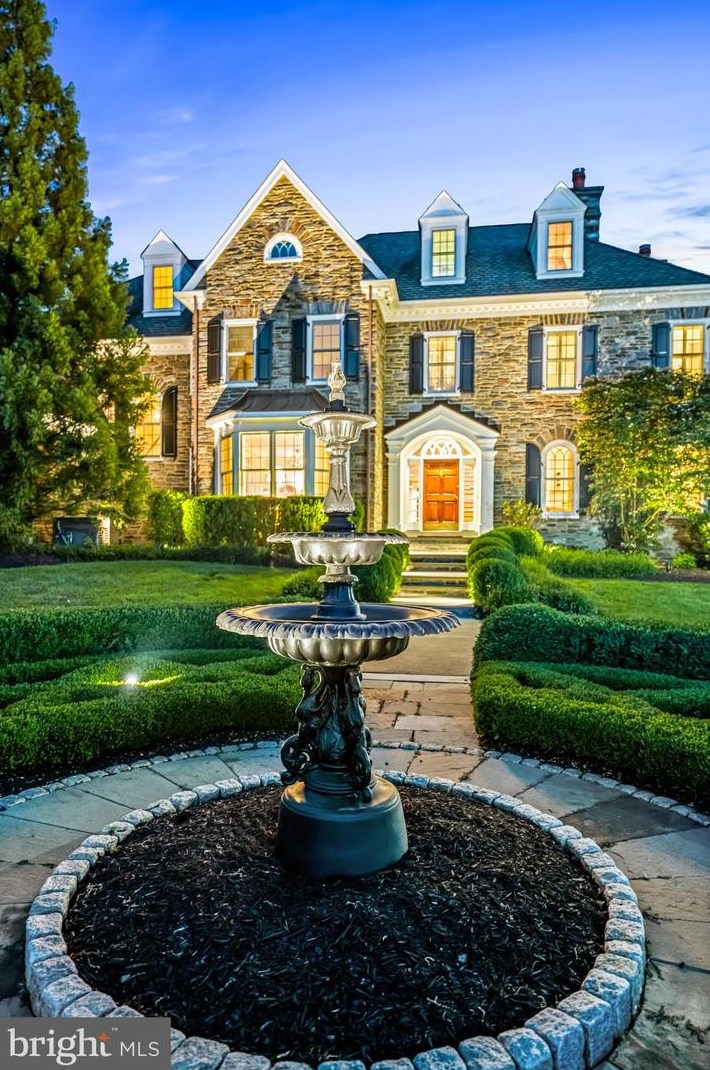 318 Winfield Rd, Devon PA  19333-1734 exterior