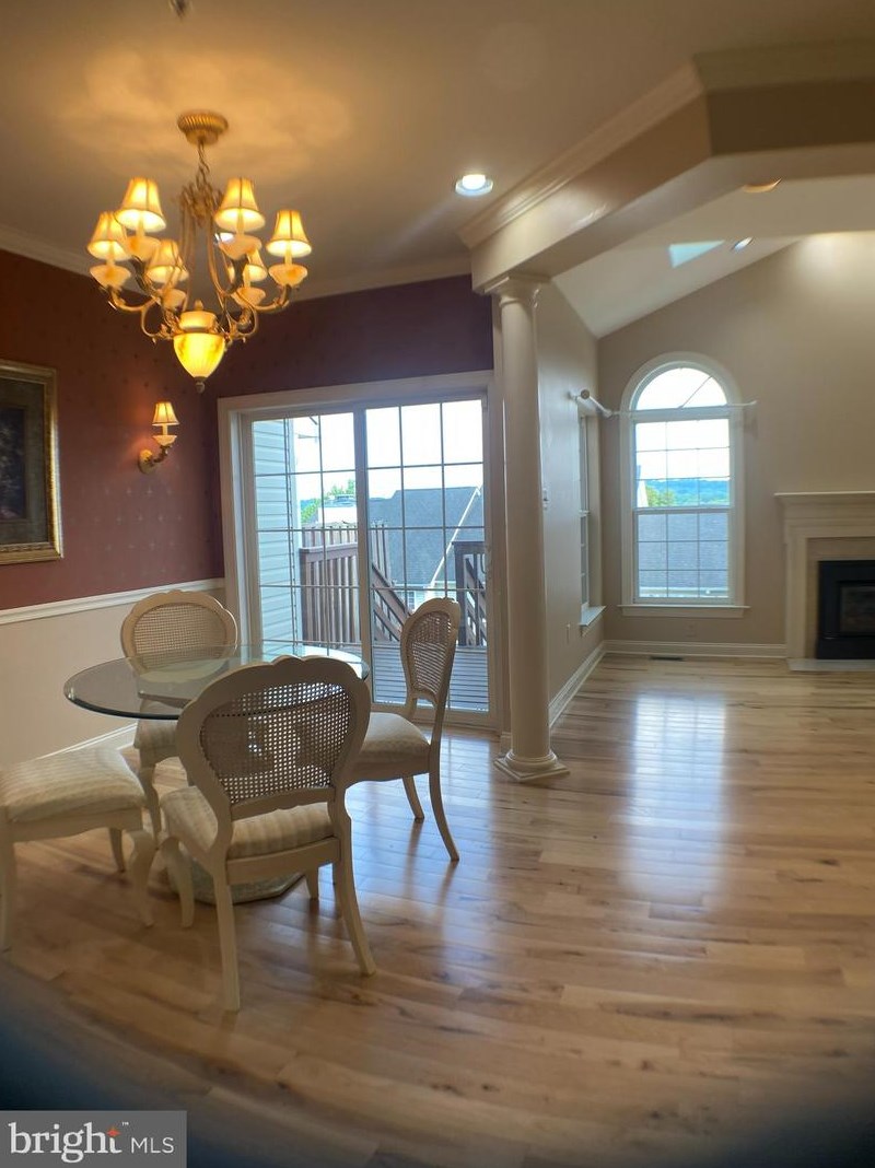 5 Lincoln Dr, Downingtown PA  19335-5328 exterior