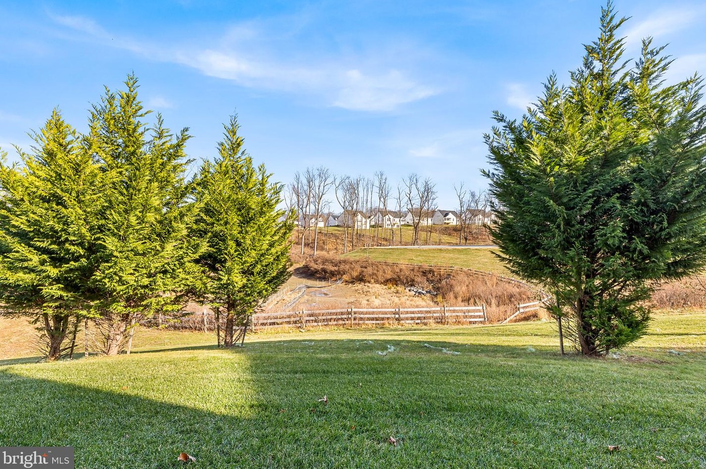 429 Lockport Ln, Coatesville PA  19320-6544 exterior