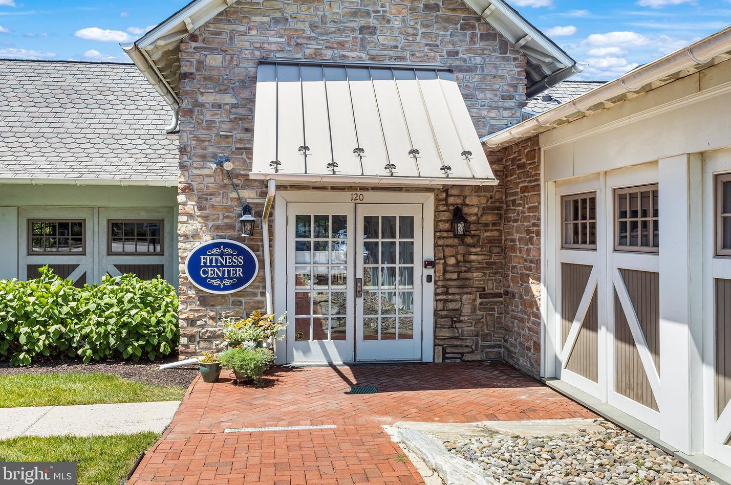 429 Lockport Ln, Coatesville PA  19320-6544 exterior