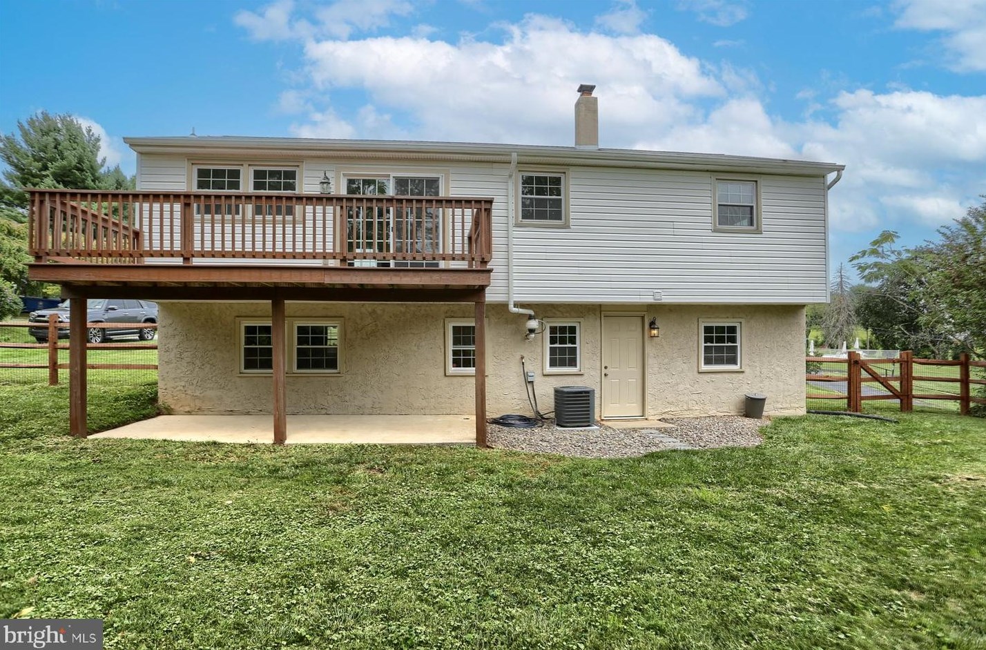 892 Chestnut St, Coatesville PA  19320-3317 exterior