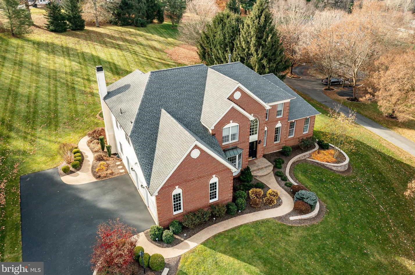 202 Ridge Crest Dr, West Chester PA  19382-1965 exterior