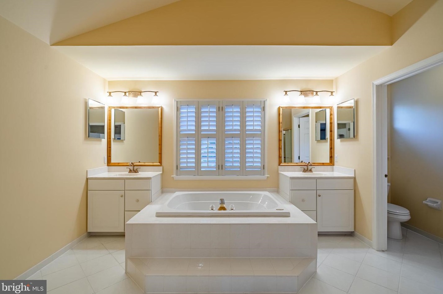 202 Ridge Crest Dr, West Chester PA  19382-1965 exterior