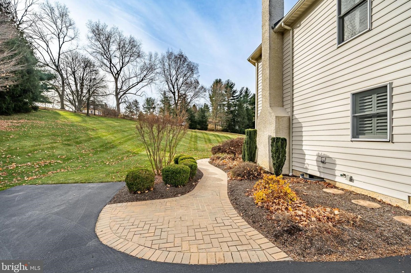 202 Ridge Crest Dr, West Chester PA  19382-1965 exterior